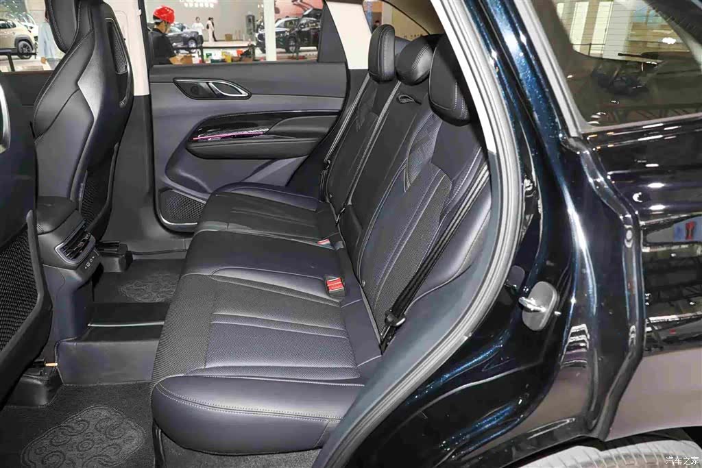 Hongqi HS3, 2026 10