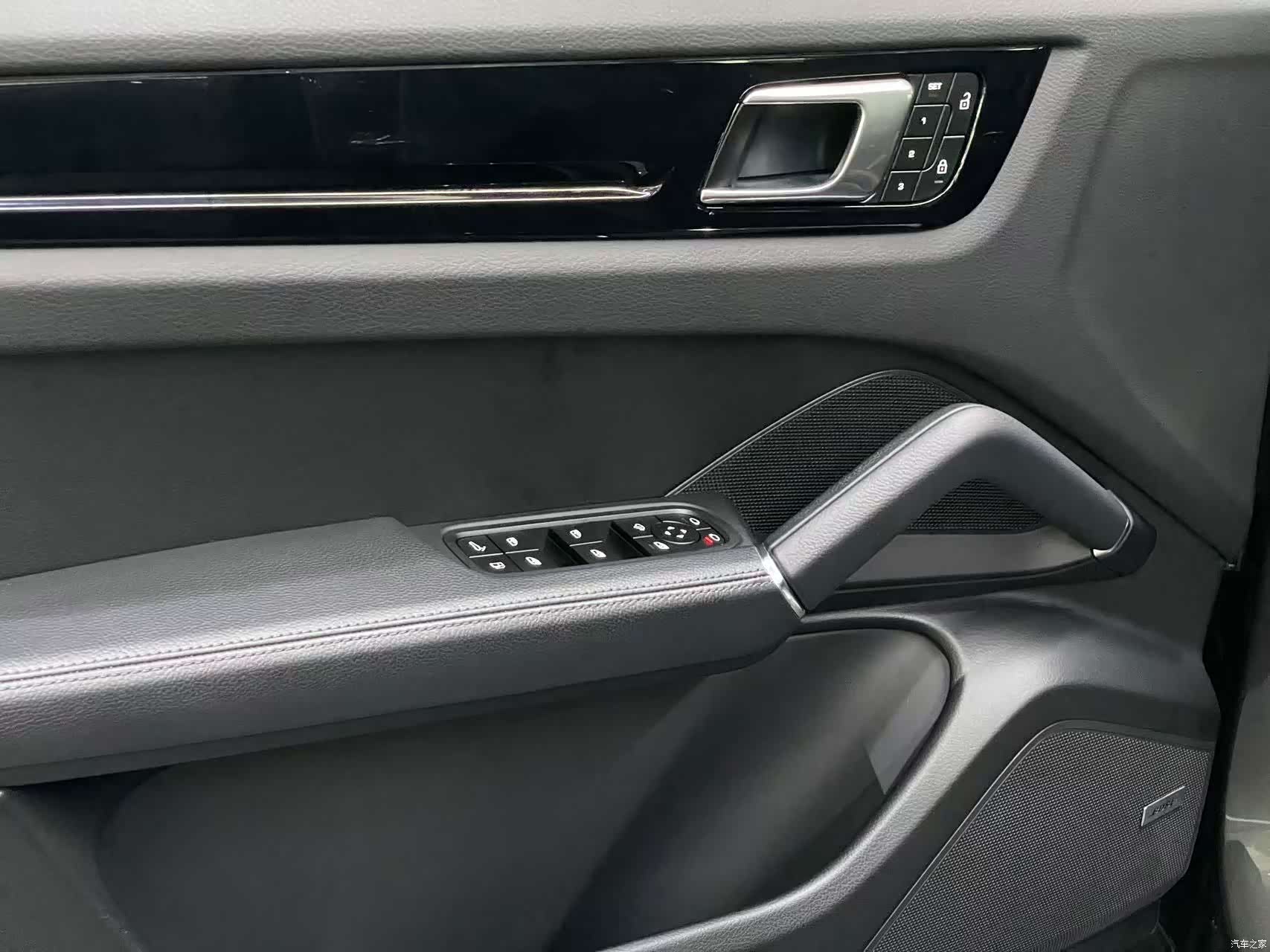 Porsche Cayenne, 2023 все фото