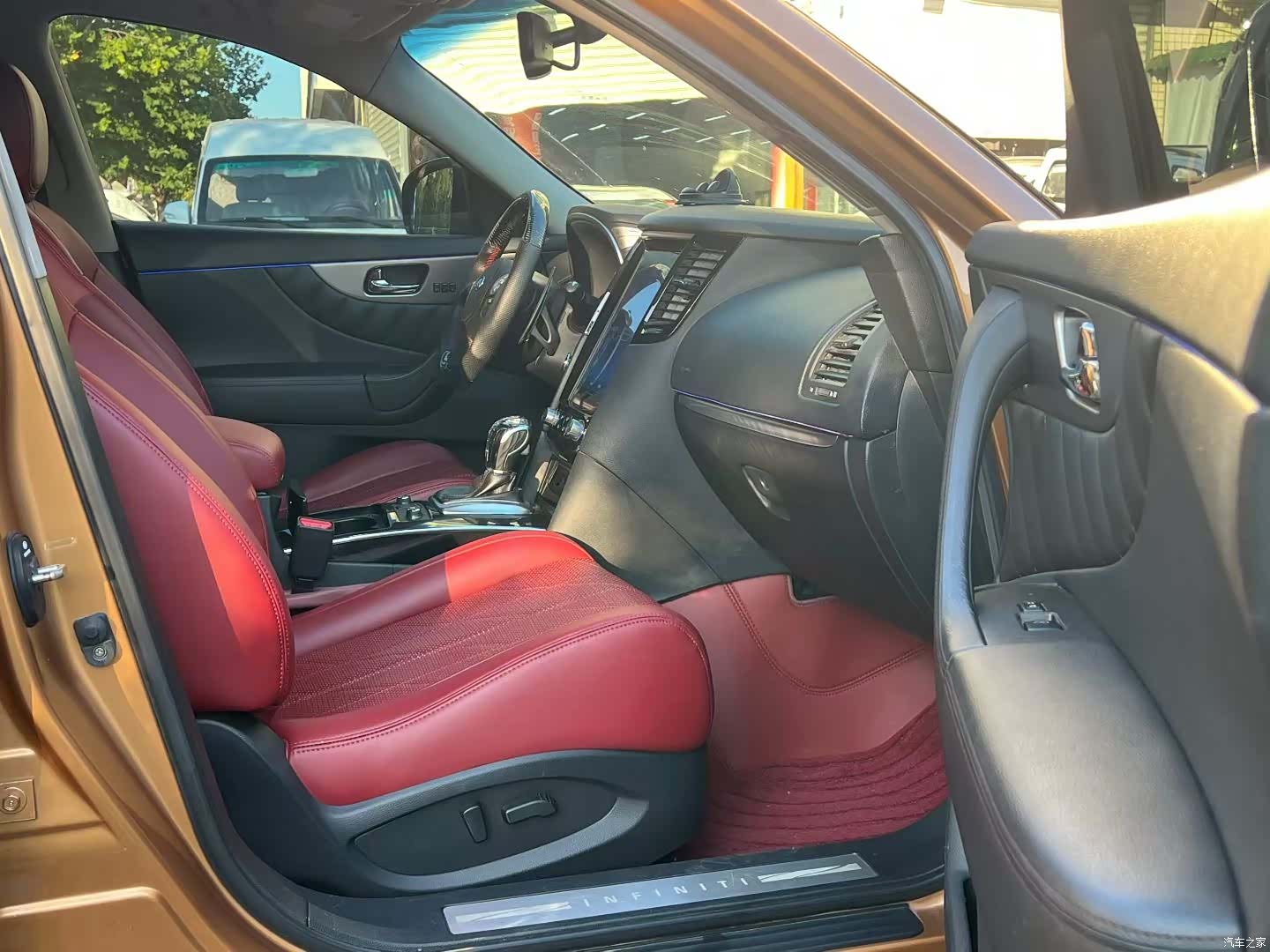 Infiniti FX35, 2012 8