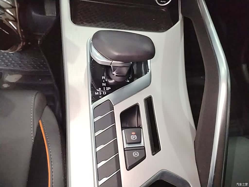 Geely Coolray, 2025 14