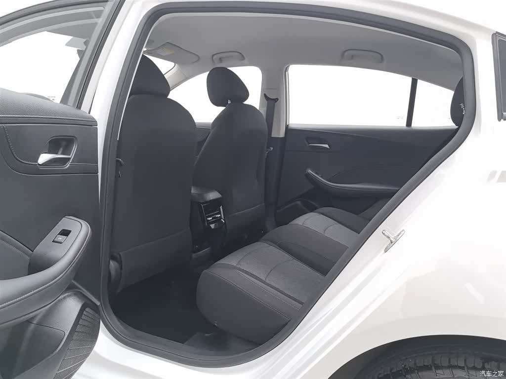 Roewe i5, 2025 15