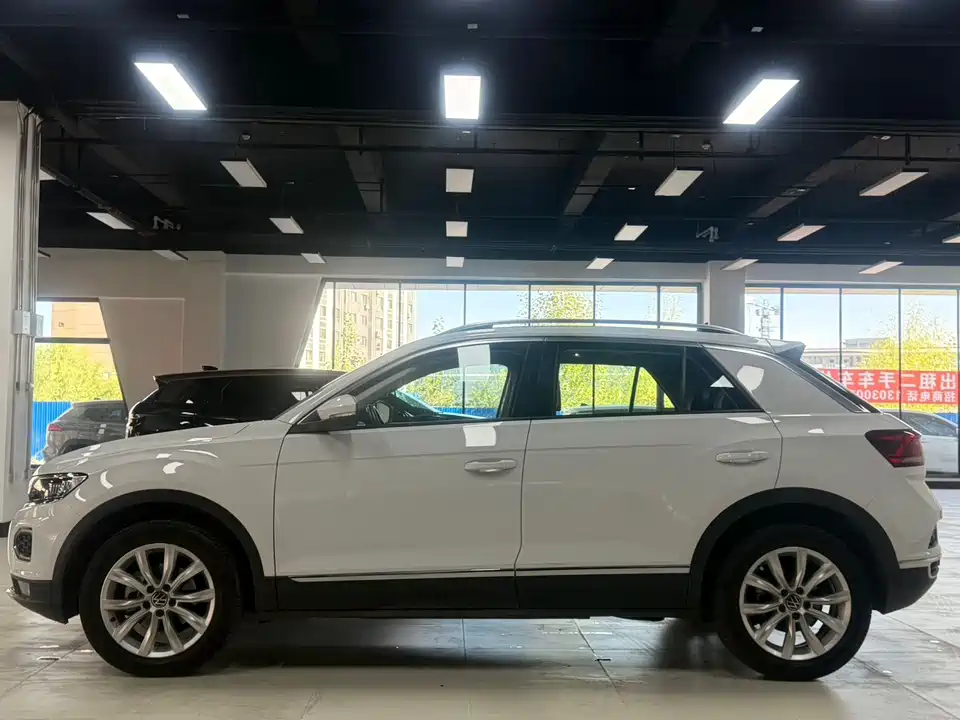 Volkswagen T-ROC exploring Songs