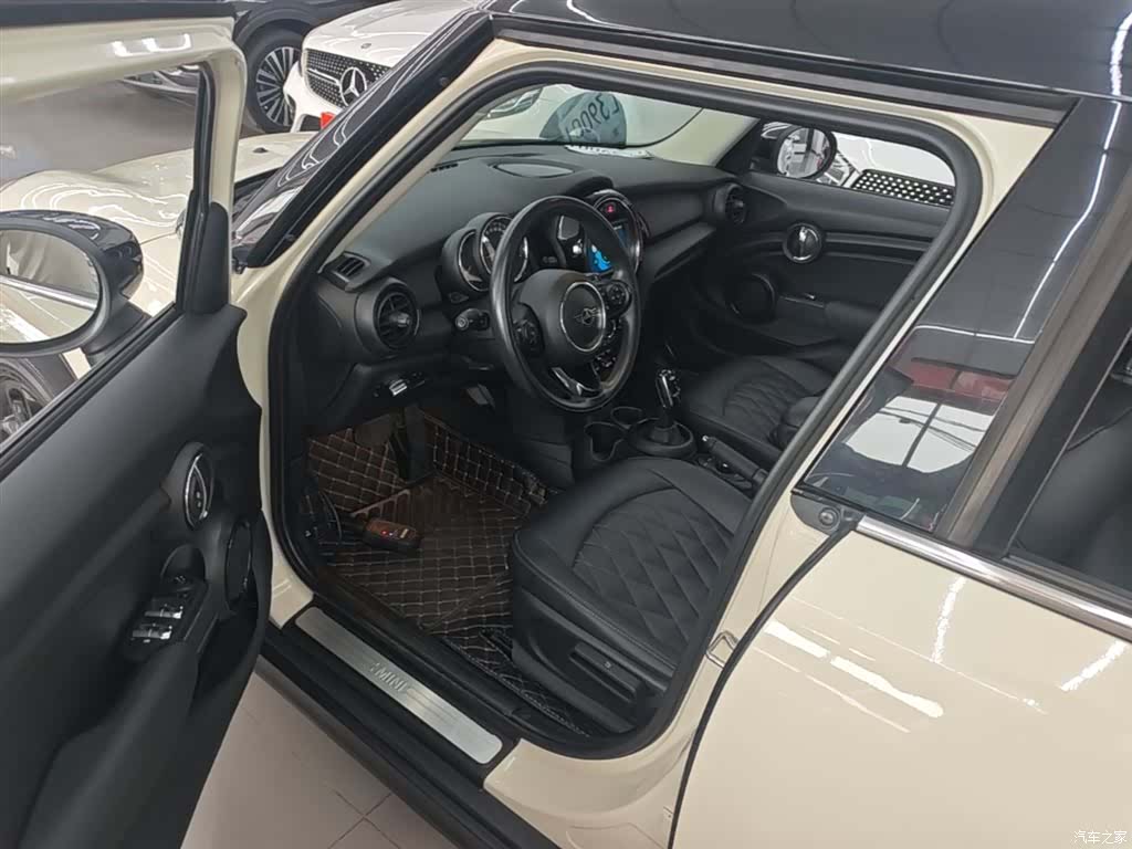 Mini ONE, 2019 16
