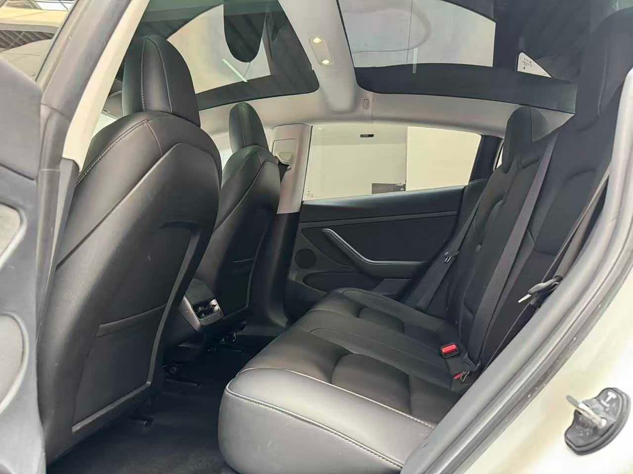 Tesla Model 3, 2022 13