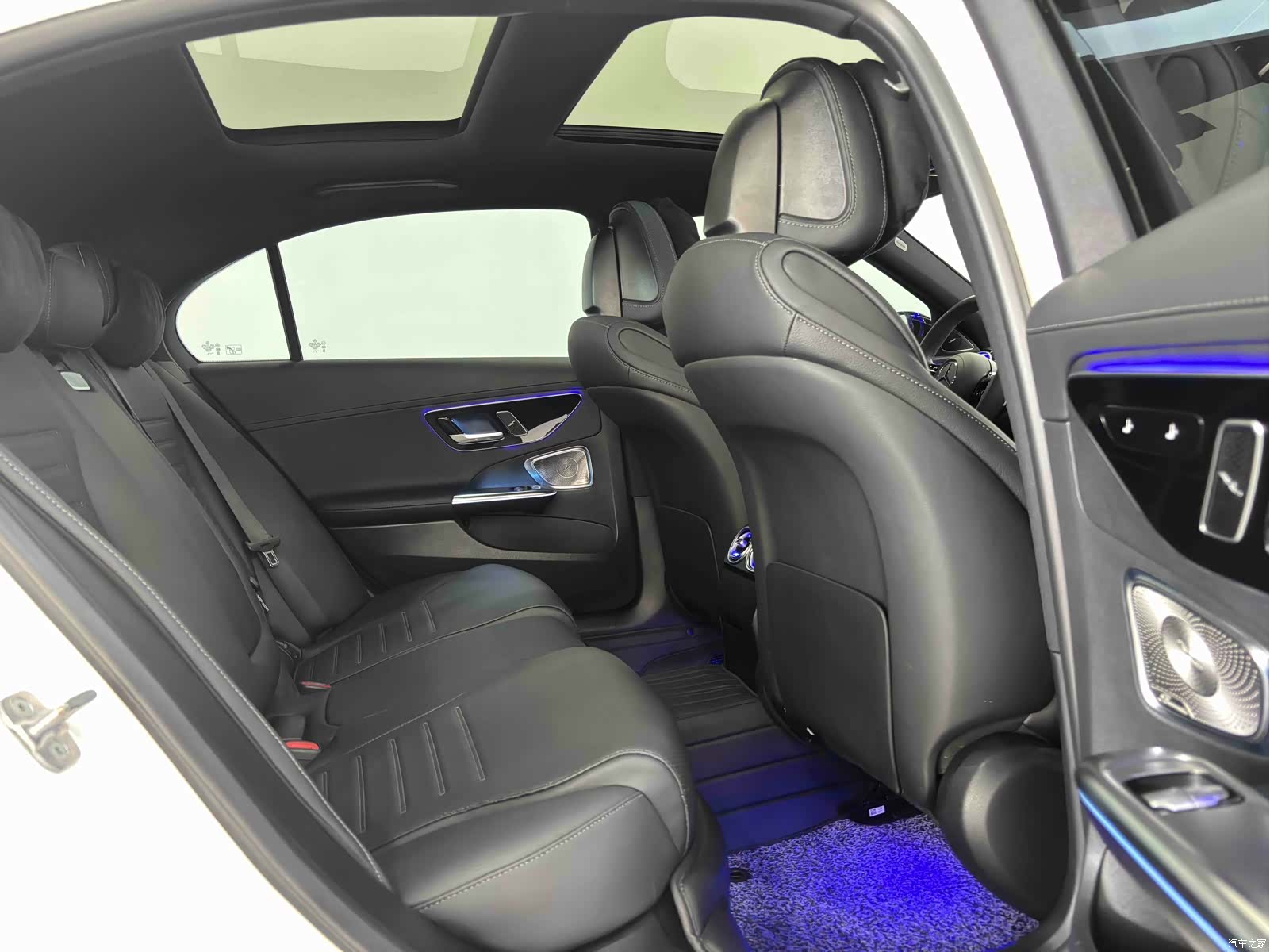 Mercedes-Benz C-Class, 2024 28