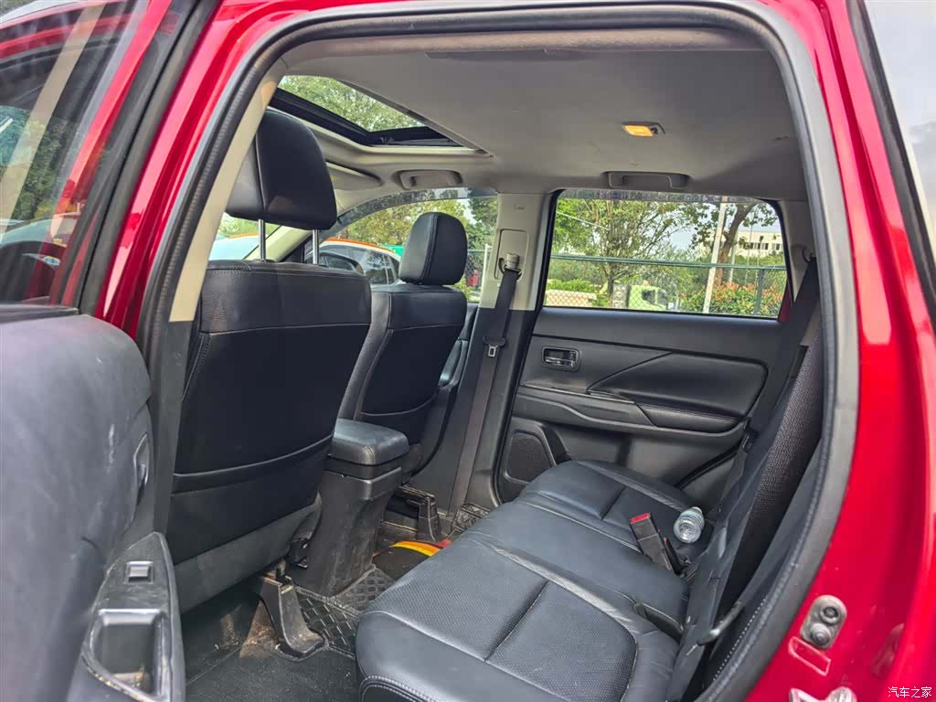 Mitsubishi Outlander, 2015 8