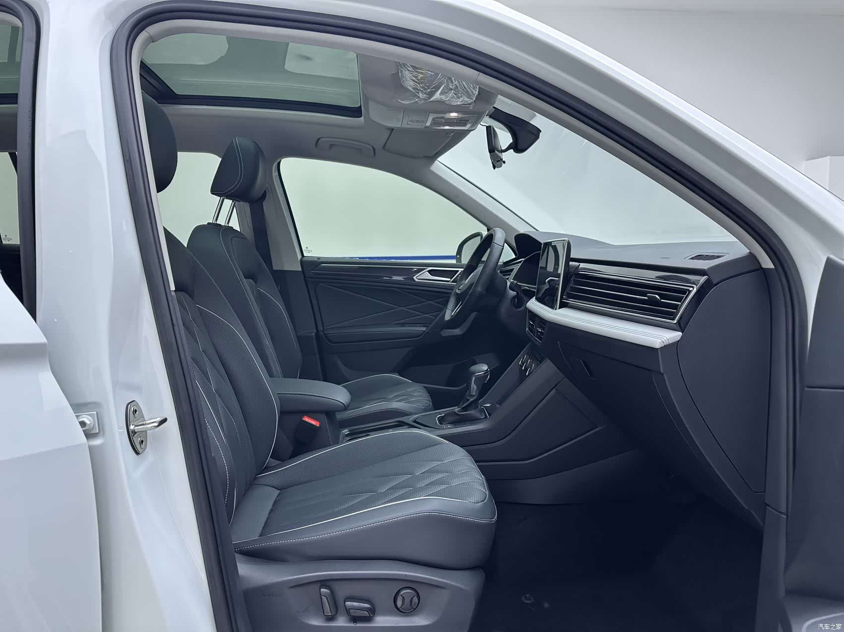 Volkswagen Tiguan L, 2023 8