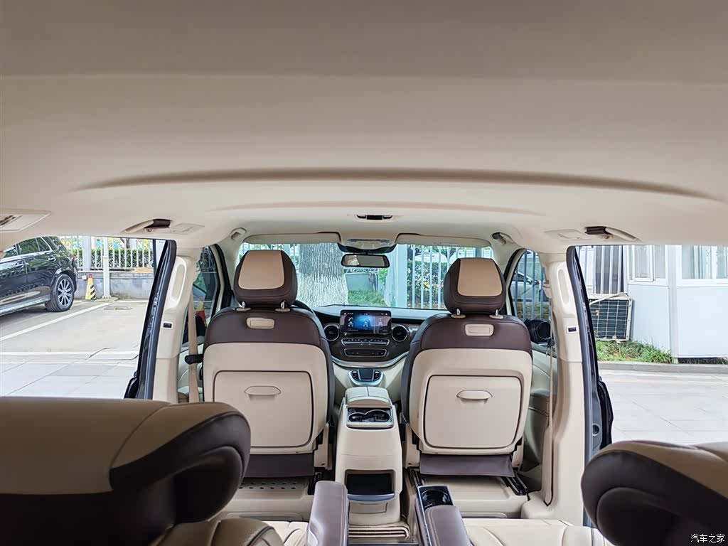 Mercedes-Benz V-Class, 2024 19