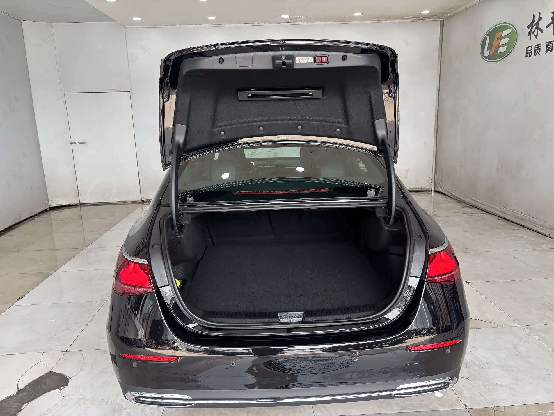 Mercedes-Benz E-Class, 2025 28