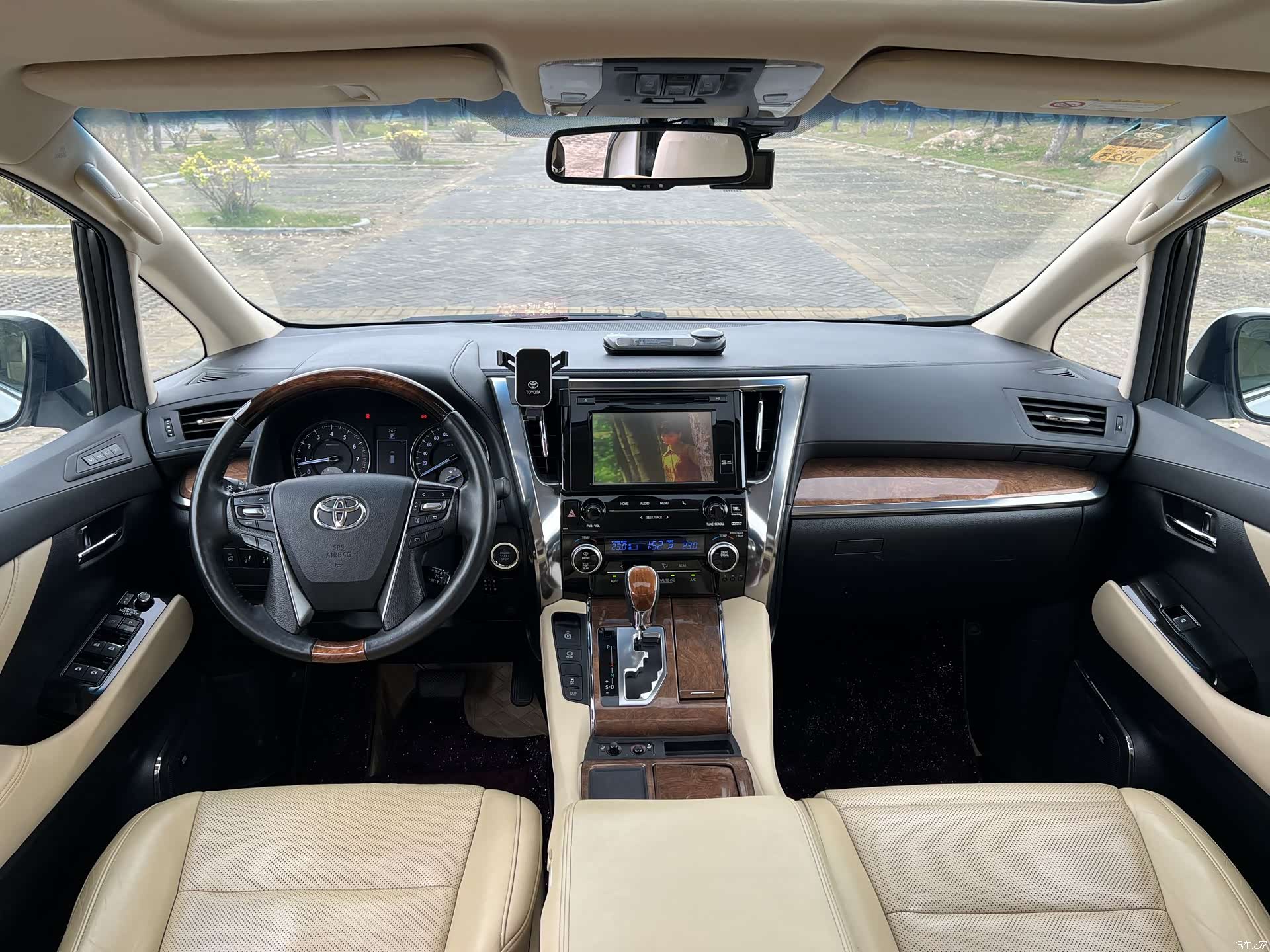 Toyota Alphard, 2015 все фото