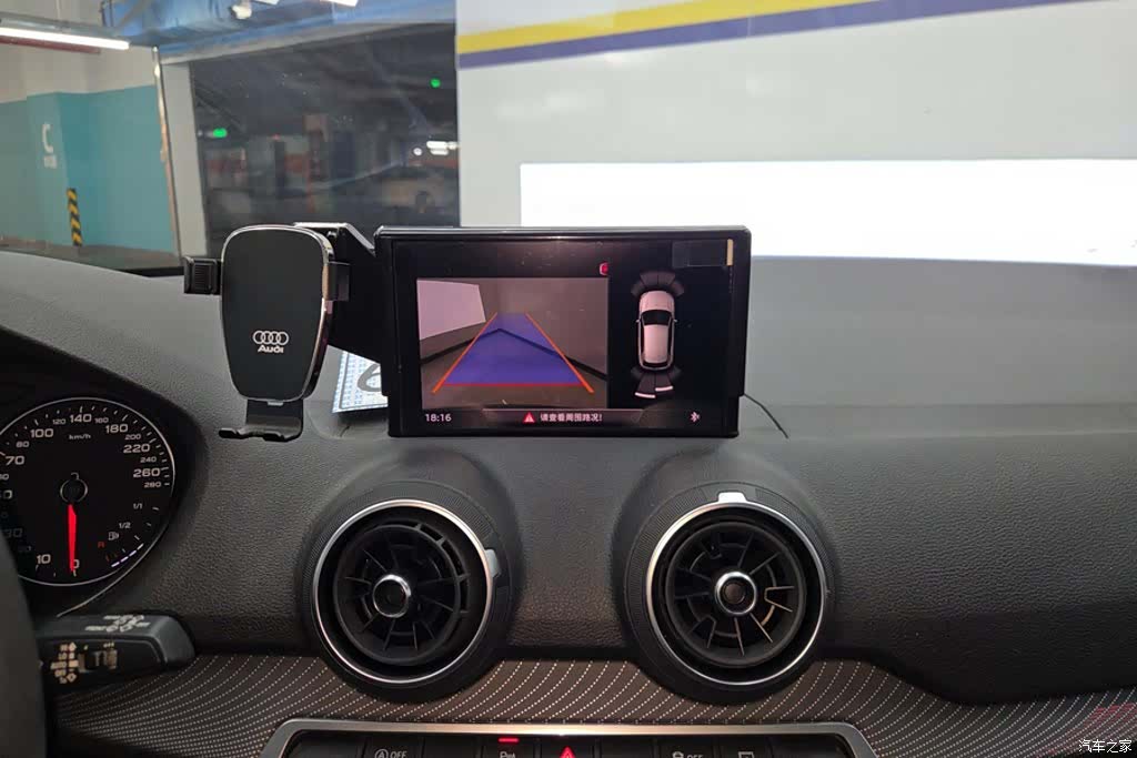 Audi Q2L, 2020 13