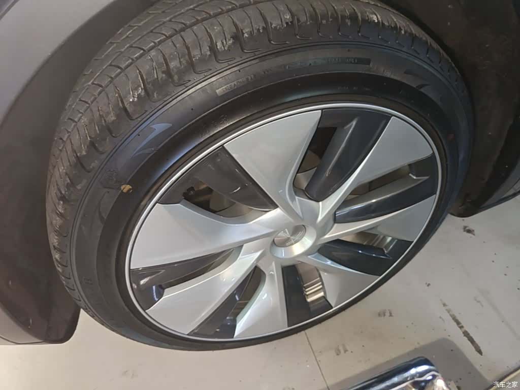 Tesla Model Y, 2022 23