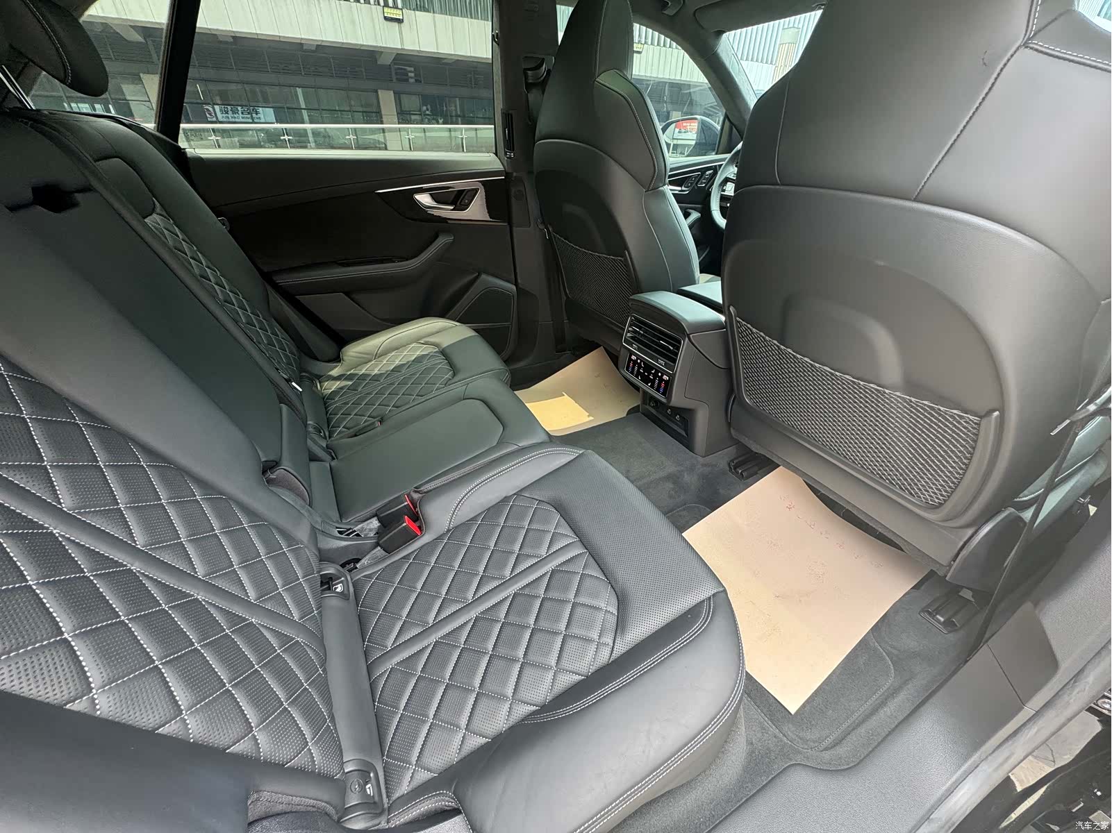 Audi Q8, 2023 9