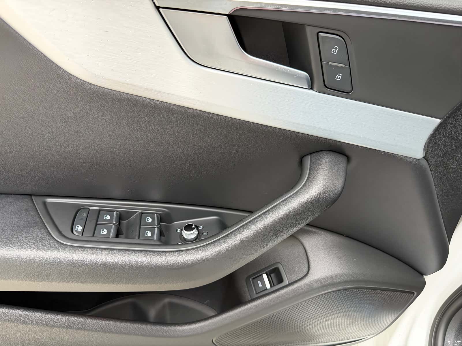 Audi A4L, 2020 все фото