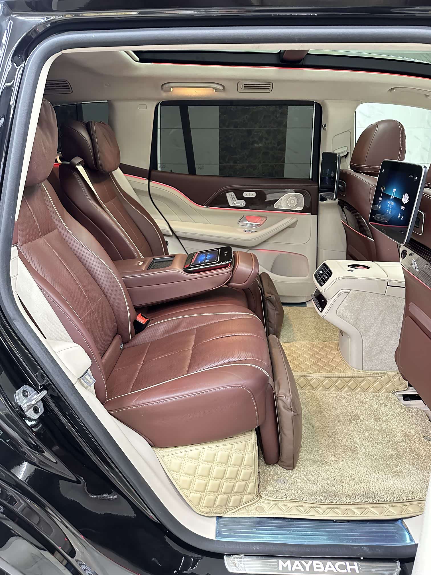 Maybach GLS, 2021 13