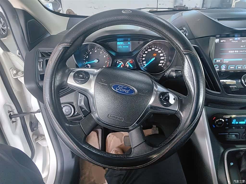 Ford Kuga, 2015 11