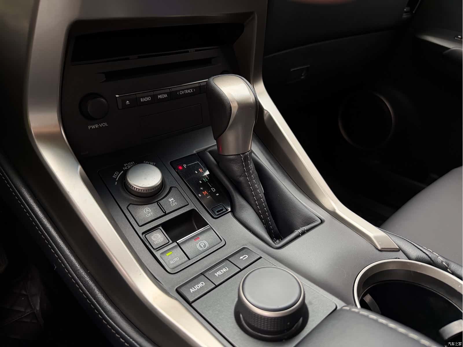 Lexus NX, 2015 7