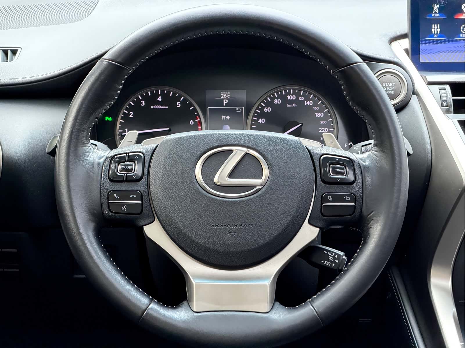 Lexus NX, 2015 11