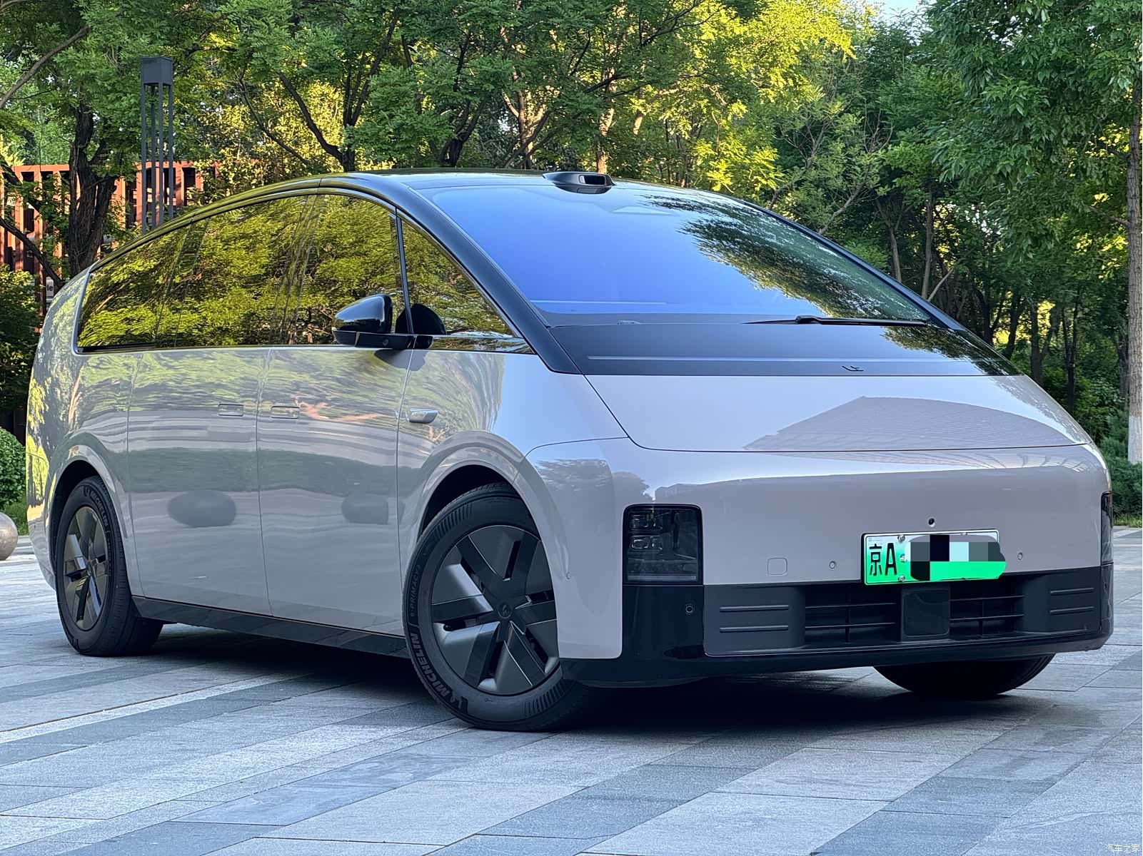 Li Auto MEGA, 2025 1