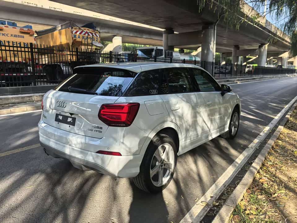 Audi Q2L