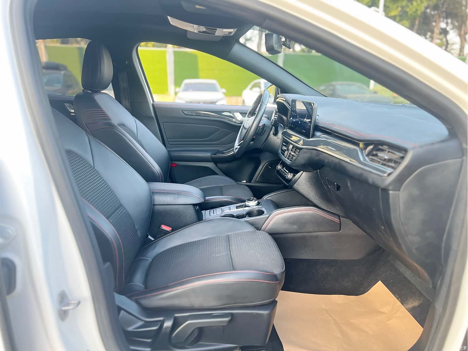 Ford Focus, 2022 10