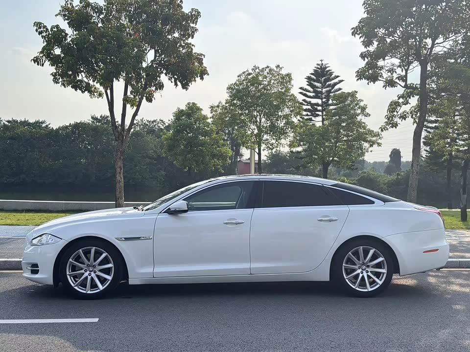 Jaguar XJ Jaguar XJ