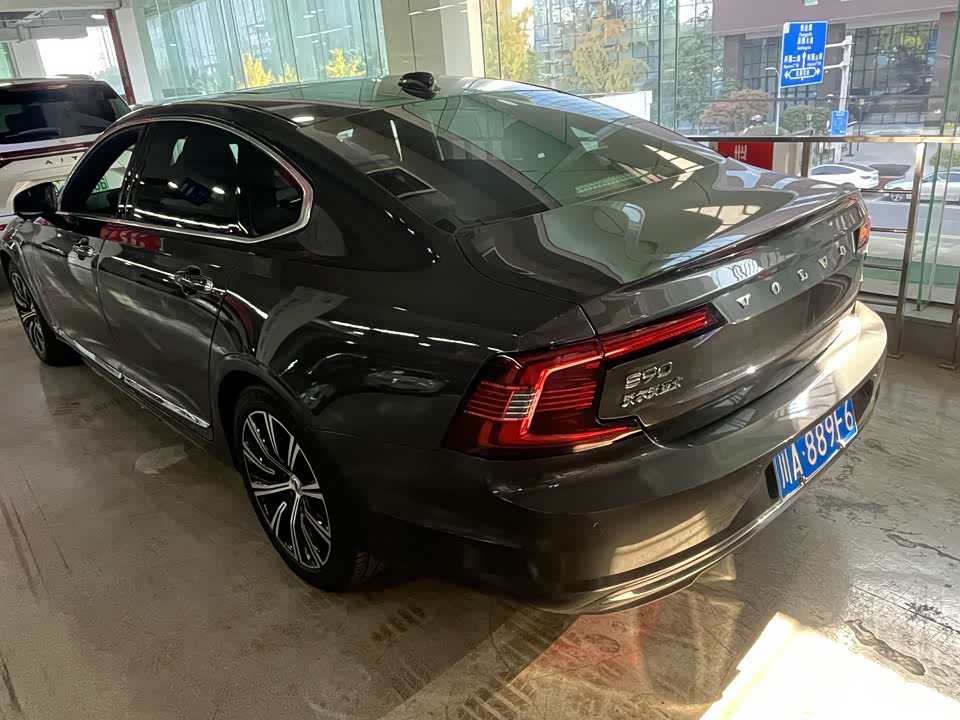 Volvo S90
