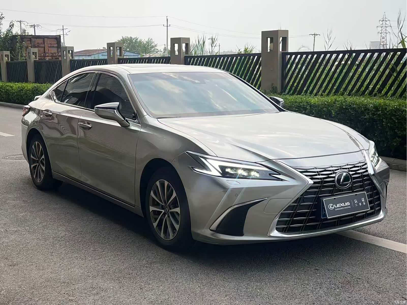 Lexus ES, 2025 3