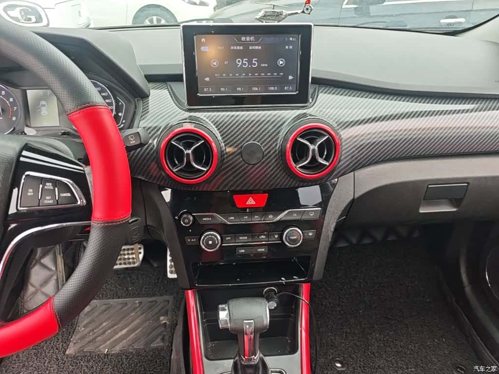 BAIC X25, 2016 13