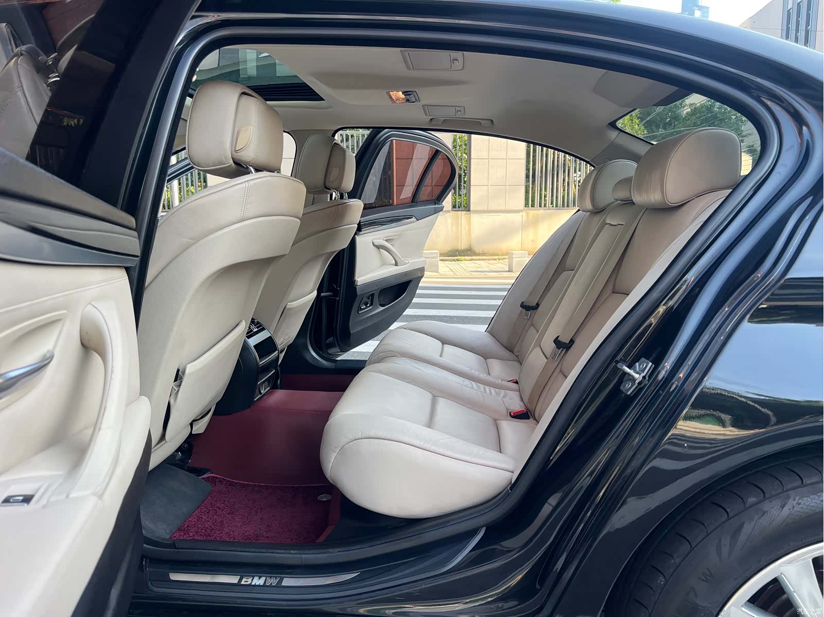 BMW 5 Series, 2011 14
