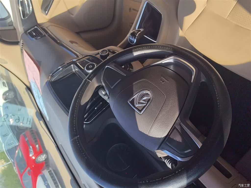 Wuling 730, 2015 15