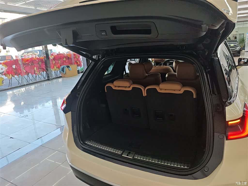 NIO ES8, 2022 13