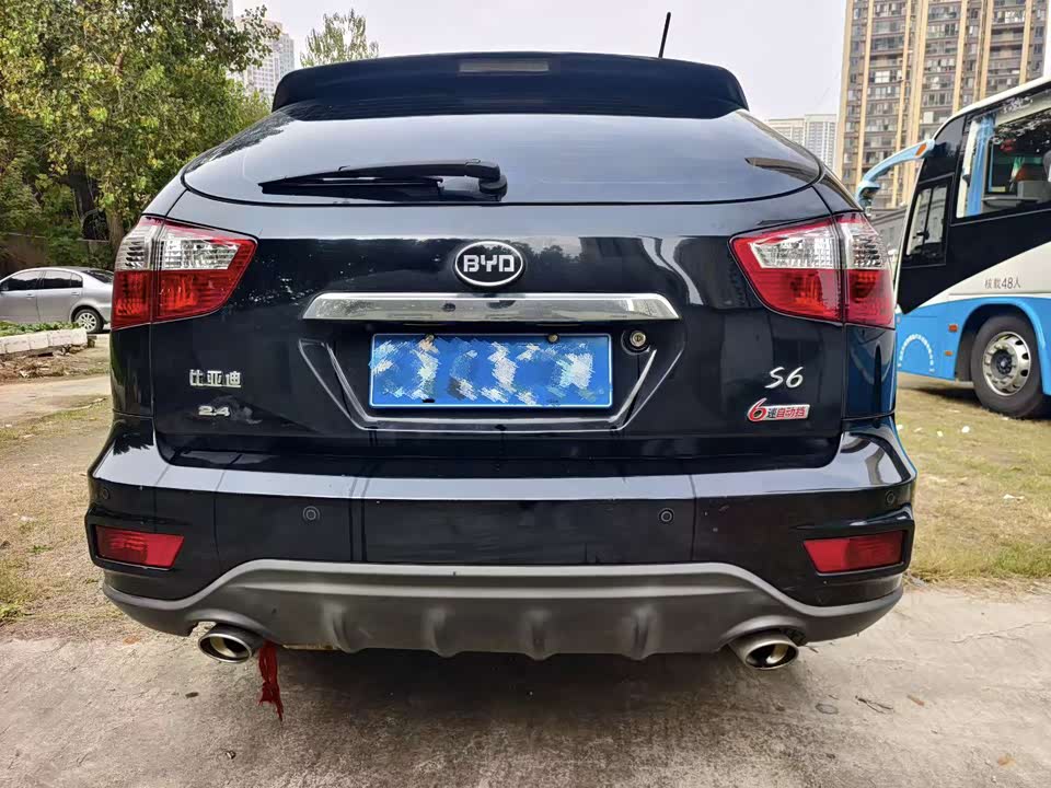 BYD S6