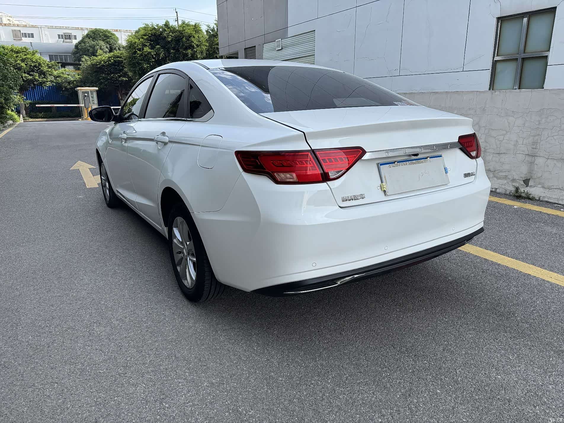 Geely Emgrand, 2020 16