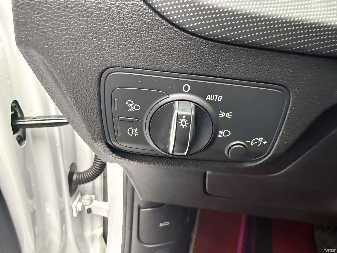 Audi Q2L, 2023 10