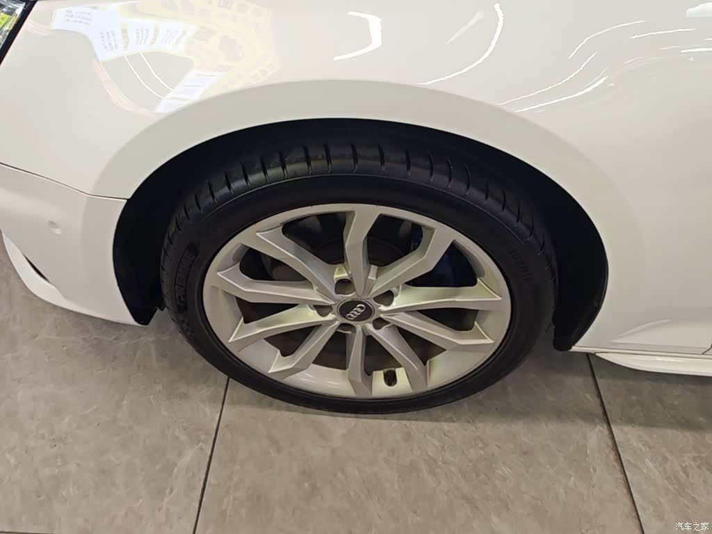 Audi A4L, 2019 23