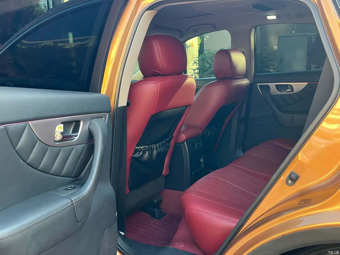 Infiniti FX35, 2012 7