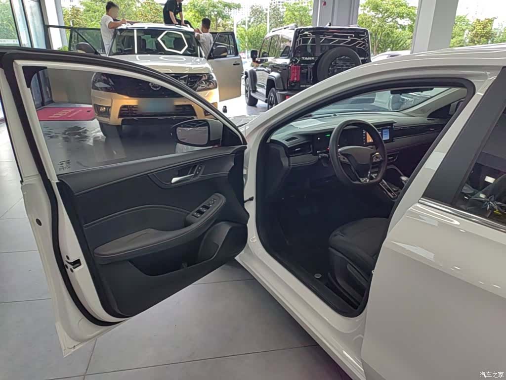 Roewe i5, 2025 16