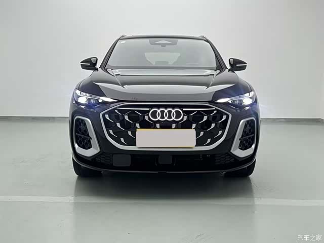 Audi Q5L, 2025 2