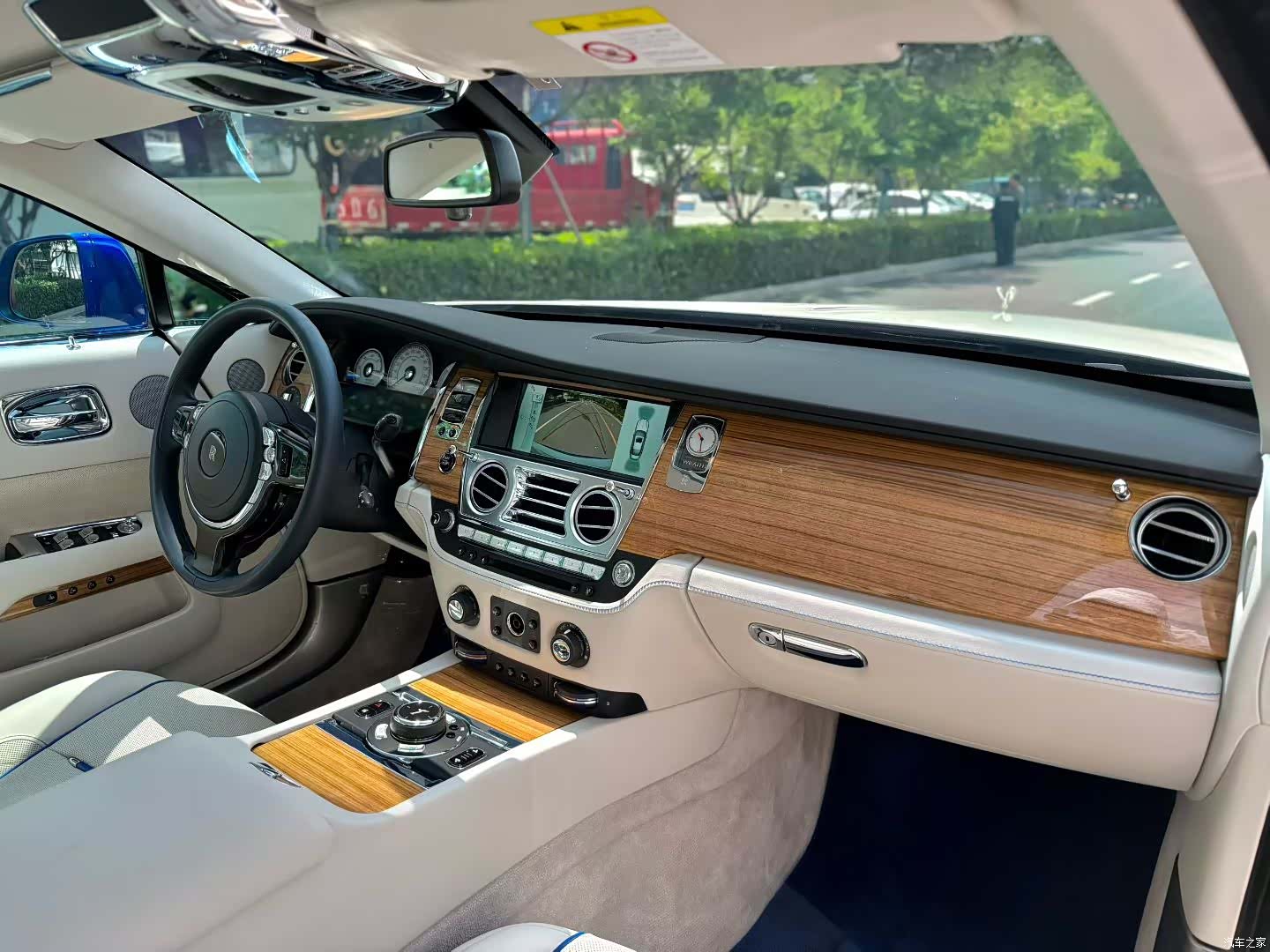 Rolls-Royce Wraith, 2017 все фото