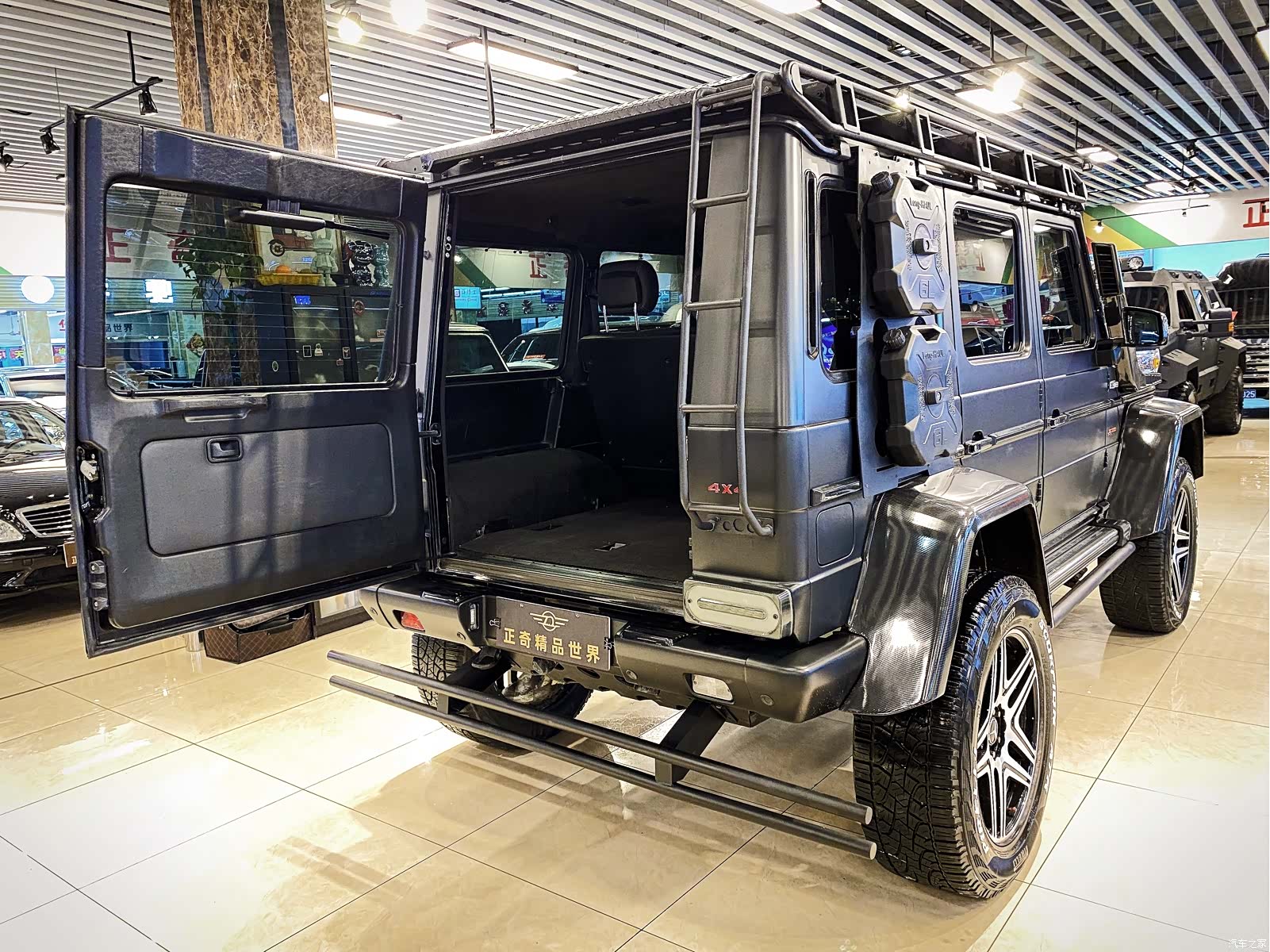Mercedes-Benz G-Class, 2011 14