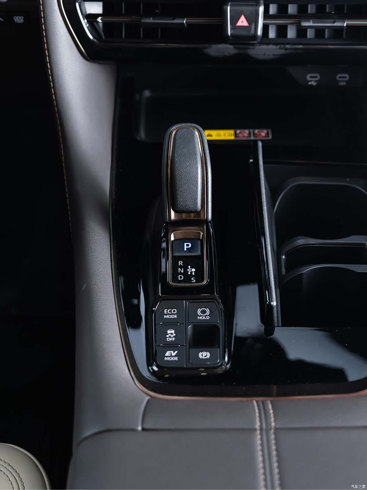 Toyota Alphard, 2024 25