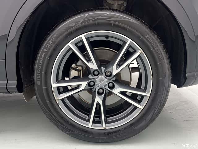 Audi Q5L, 2019 11