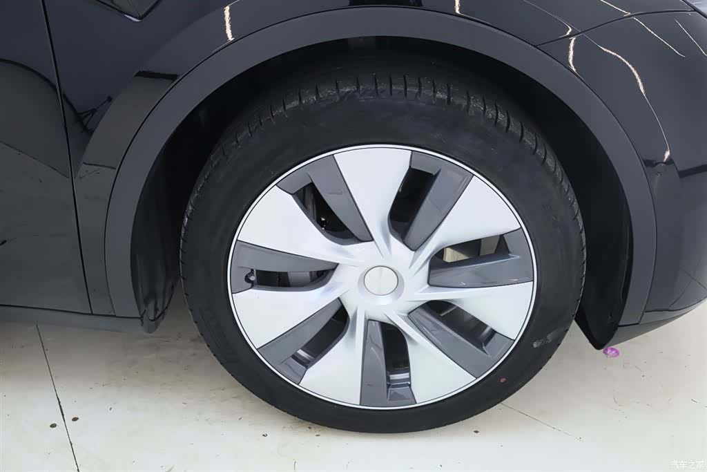 Tesla Model Y, 2023 13