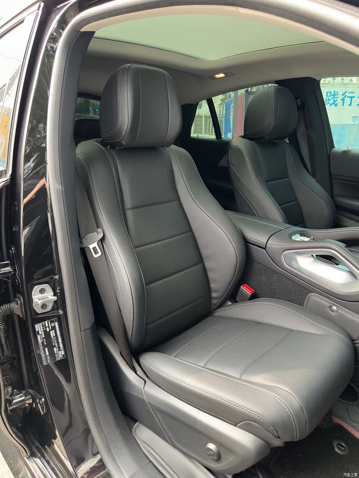 Mercedes-Benz GLE, 2025 14