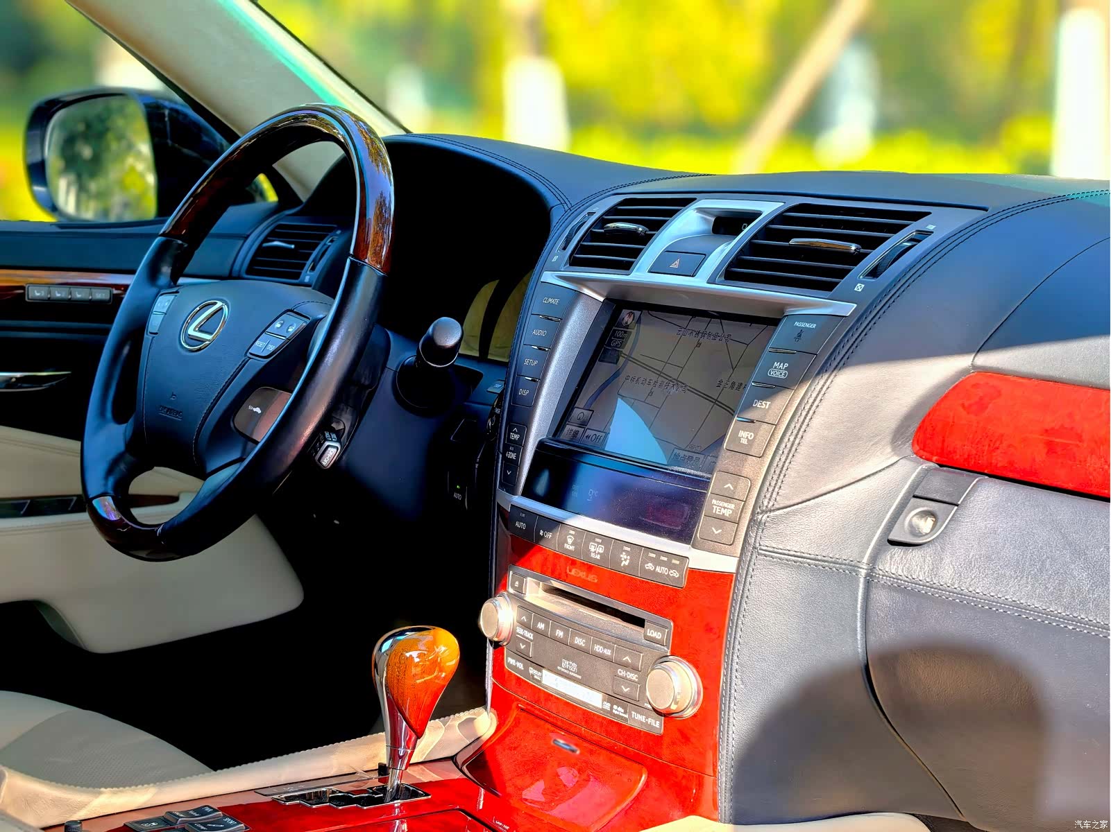 Lexus LS, 2011 12