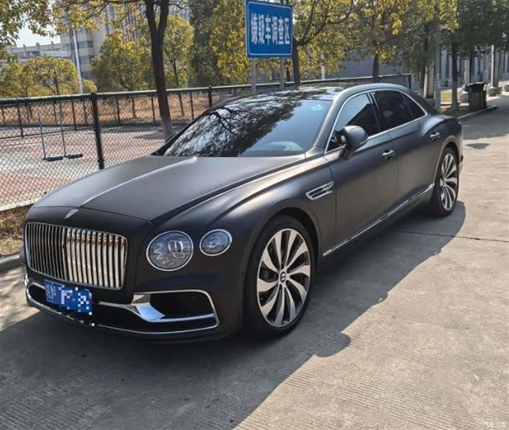 Bentley Flying Spur, 2022 1