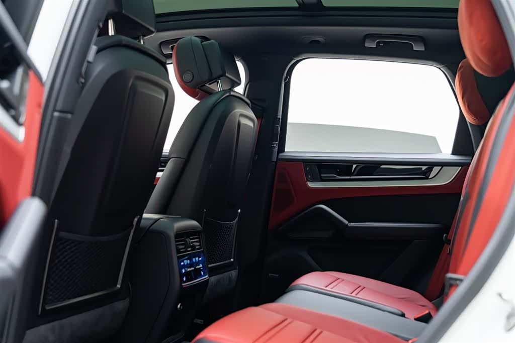 Porsche Cayenne, 2024 11