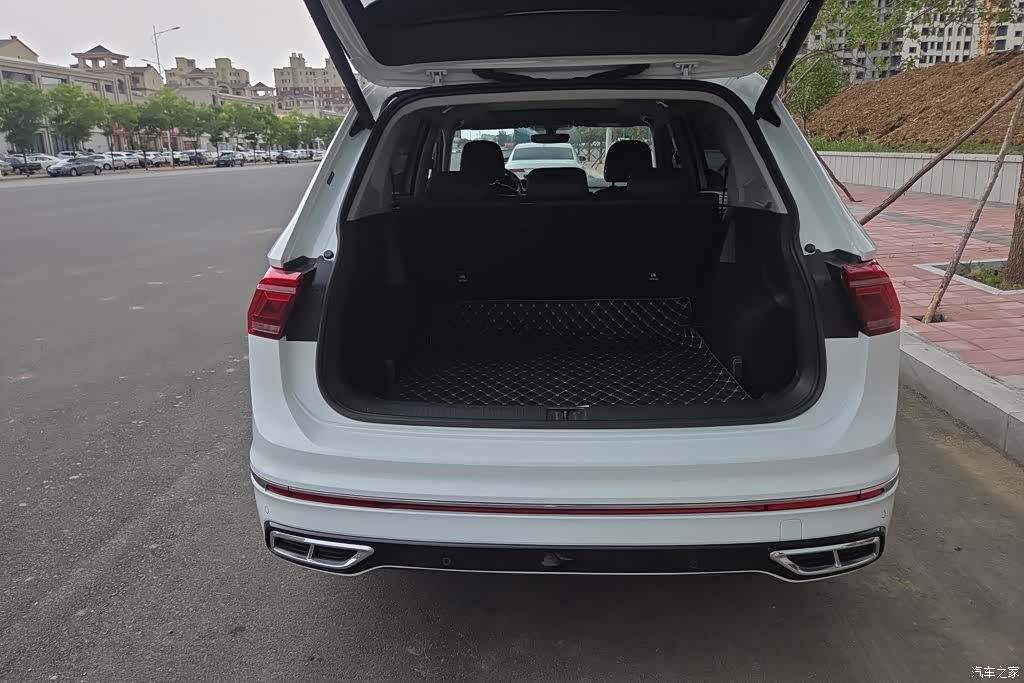 Volkswagen Tiguan L, 2024 4