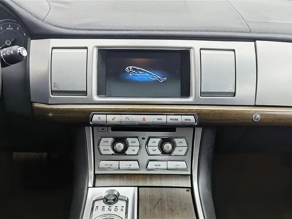 Jaguar XF